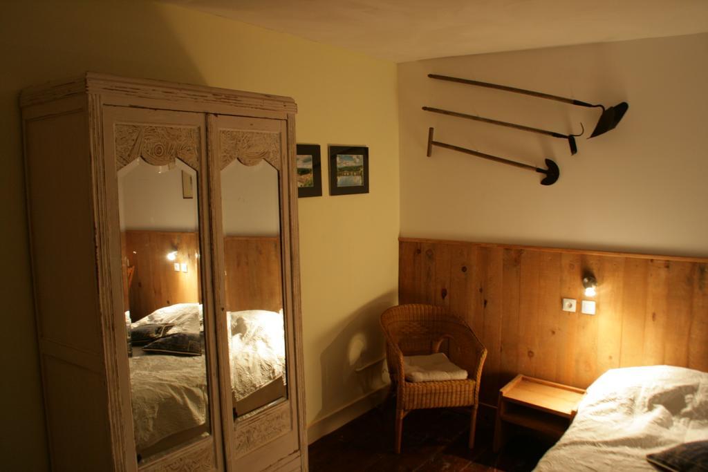 Le Petit Mas D'Ile Panzió Saint-Germain-de-Confolens Kültér fotó