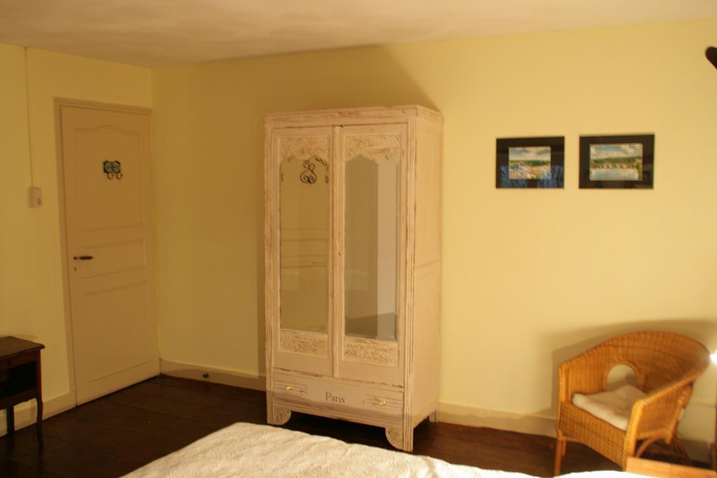 Le Petit Mas D'Ile Panzió Saint-Germain-de-Confolens Kültér fotó